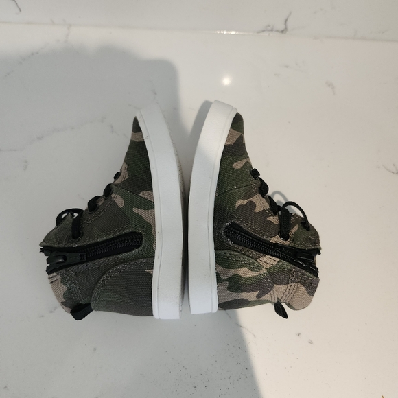 NWOT Gap Camo Sneakers - Picture 4 of 7